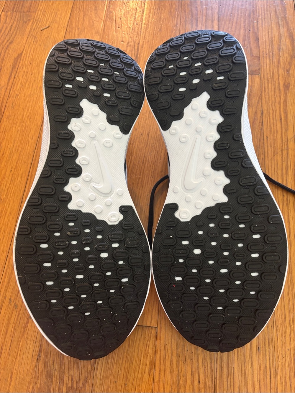 Nike Revolution - Picture 4 of 5
